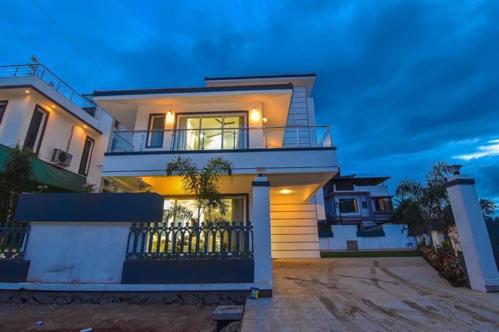 Royal Paradise Villa Lonavala Exterior photo