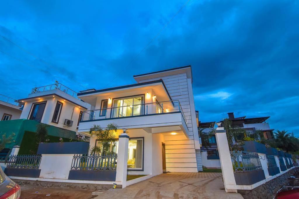 Royal Paradise Villa Lonavala Exterior photo